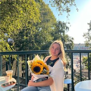 Meet your Posher, Maya